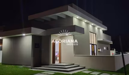 Casa de Alto Padrão em Florianópolis - Conforto, Natureza e Praia a Poucos Passos!