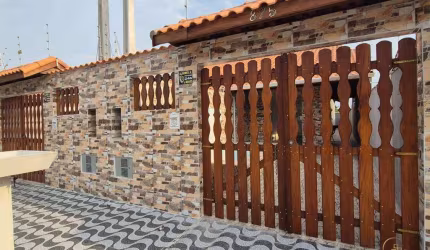 Casa 2 dormitórios para Venda em Itanhaém / SP no bairro Santa Júlia