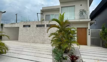 Casa com 4 dormitórios, sendo 3 suítes no Jardim Guacyra em Itanhaém / SP