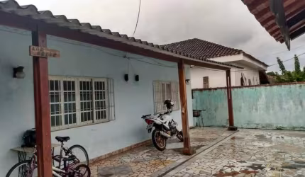 Casa com 2 dormitórios, no Umuarama em Itanhaém / SP