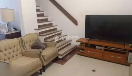 Casa com 4 quartos à venda na Rua Cafelândia, 5, Nova Petrópolis, São Bernardo do Campo, 242 m2 por R$ 980.000
