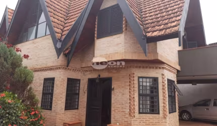 Casa com 3 quartos à venda na Alameda Mathilde Araium, 328, Cidade Jardim, Pirassununga, 200 m2 por R$ 1.710.000