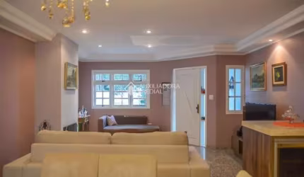 Casa com 3 quartos à venda na Rua Esther Maccagnan Mancuso, 90, Nova Petrópolis, São Bernardo do Campo, 264 m2 por R$ 930.000