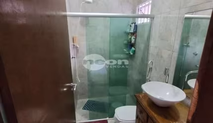 Casa em condomínio fechado com 3 quartos à venda na Rua Silvia Scarpelli, 145, Parque São Vicente, Mauá, 150 m2 por R$ 525.000