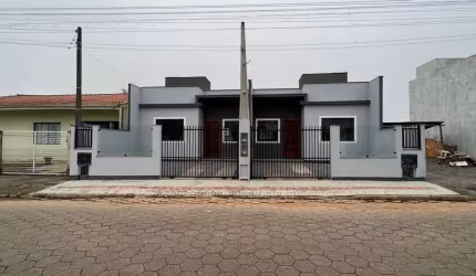 CASA COM SUÍTE EM EXCELENTE LOCALIZAÇÃO NO SÃO CRISTÓVÃO