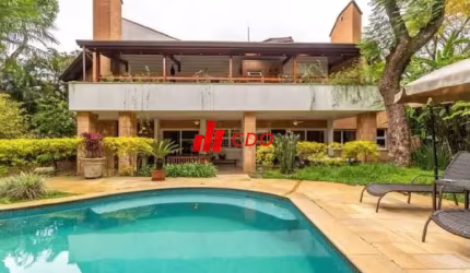 Zona Sul excelente sobrado de alto padrão, com 4 suítes,4 salas, piscina,5 vagas, útil de 650 m²