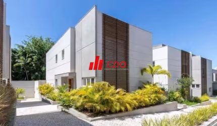 Condomínio Hipica Garden lindo sobrado com 4 suítes 1 Master, 4 salas, 5 banheiros, útil de 657,43 m² 4 vagas