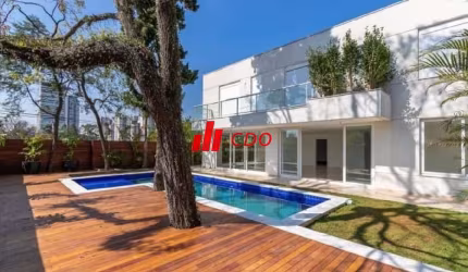 Excelente residência em condomínio na zona sul, com 4 dormitórios sendo 4 suítes,4 salas,8 vagas, área de 786,97 m²