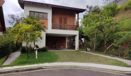 Lindo Sobrado Isolado Padrão Adolfo Lindemberg