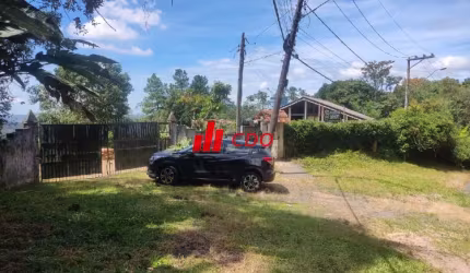 Itapecerica da Serra chácara a venda com terreno de 20,000,00 m²,1 casa com 2 dormitórios,2 salas,2 banheiros, casa de madeira, com 120 m²