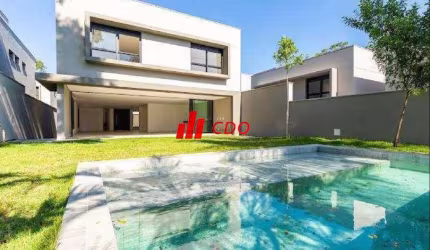 Condomínio Hipica Max Garden excelente residência de alto padrão,com 4 suítes sendo 1 Master, sala para 4 ambientes,6 vagas, útil de 846m²