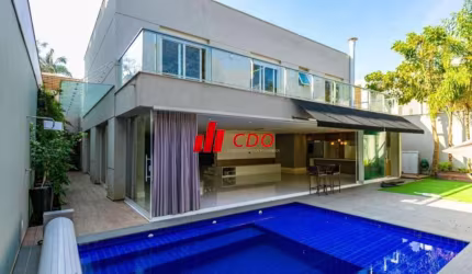 Venha morar em um condomínio de alto padrão, sobrado com 600m² 3 suites1 Master com 2 banheiros, sala para 4 ambientes,5 vagas cobertas.