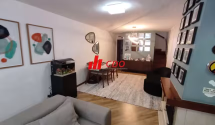 Morumbi Sul: Sobrado reformado em condomínio, a venda! com 3 quartos sendo 1 suíte com armários, 3 salas, 3 banheiros, churrasqueira, 2 vagas, 160 m².