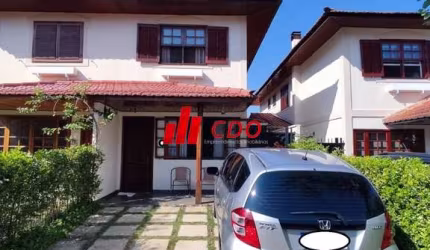 Casa a venda em condomínio no Morumbi Sul- com 3 dormitórios, sendo 1 Suíte com armários, 3 Salas, 3 Banheiros,2 vagas, útil de 157m²,lazer completo