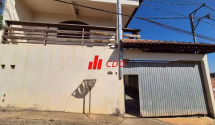 Embú Guaçú - Sobrado com 5 dormitórios, sendo 1 suíte, sala para 3 ambientes,3 banheiros,5 vagas, terreno 250m²área construída de 250m²