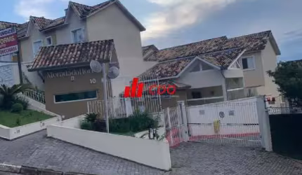 Horto do Ype Morada do Horto 3 dormitórios, sendo 1 suíte, sala para 2 ambientes,2 vagas cobertas, quintal, área útil de 110 m²