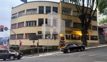 Apartamento à 02 quadras da Avenida Paulista e em frente ao Cidade Matarazzo. São 02 dormitórios, sala de estar, sala de jantar, 01 vaga e depósito