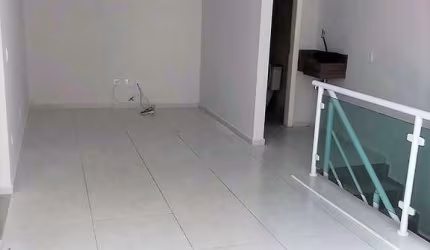 Sobrado em condomínio fechado no Horto Florestal, 3 dormitórios(1 suíte), living para 2 ambientes 2 banheiros, cozinha, área de serviço, 2 vagas