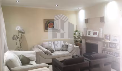 Belíssima casa no jardim Tremembé próximo ao Horto Florestal, rua tranquila e sem saída bem arborizada. Sobrado com 4 dormitórios, 3 Vagas de garagem