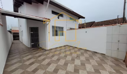 Sobrado para Venda em Itanhaém, Santa Julia, 2 dormitórios, 1 suíte, 2 banheiros, 2 vagas