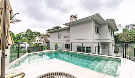 Casa em condomínio com piscina no Villa Lobos