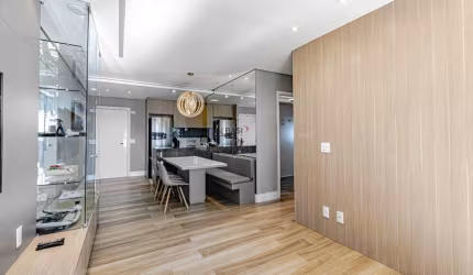 Apartamento de dois dormitórios no trigésimo primeiro andar, com umas das vistas mais incríveis que você terá da cidade!