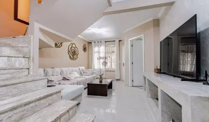 EXCELENTE SOBRADO TRIPLEX NO CENTRO DE PINHAIS