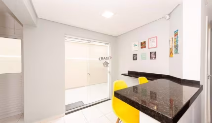 Oportunidade Única! Sobrado Triplex em Condomínio Fechado!