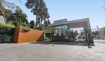 Terreno em condomínio em frente ao Parque Tingui