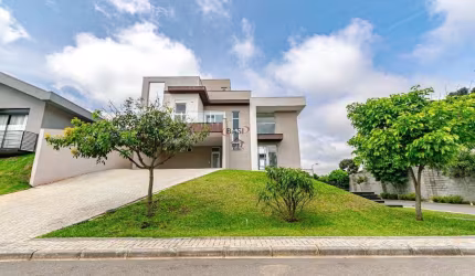Casa em condomínio de altíssimo padrão com 3 suítes