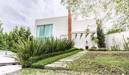 Casa no West Side lll, lago e condomínio clube