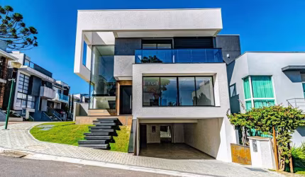 Casa com 3 suítes, 6 vagas