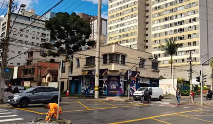 Terreno Comercial à Venda no Cristo Rei - Curitiba