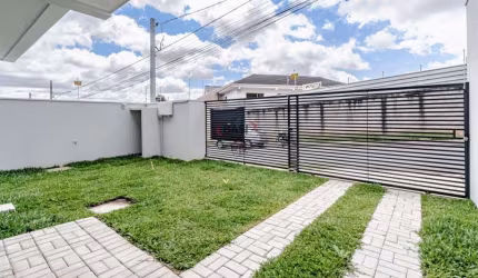 Sobrado Triplex de 3 Quartos à Venda no Atuba (COM TERRAÇO)