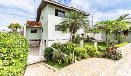 Casa à Venda no Bom Retiro(PISCINA AQUECIDA / 3 SUÍTES / ÓTIMO TERRENO)