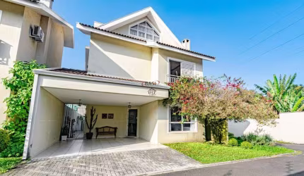 TRIPLEX EM CONDOMÍNIO EM SANTA FELICIDADE