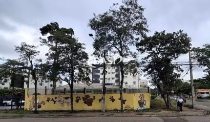 Terreno de esquina à venda no Bacacheri com 658,24 m²