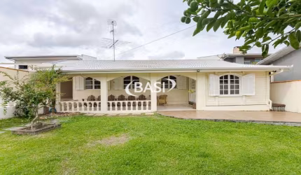 Casa de 4 Dormitórios à Venda no Orleans - Curitiba