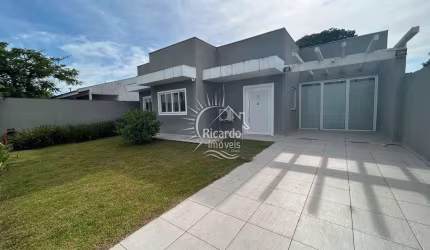 Casa com 3 quartos à venda na Rua Saíra, 294, Pontal do Sul, Pontal do Paraná por R$ 650.000