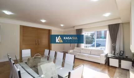 Linda casa em condomínio próximo ao Parque Tinguí.
