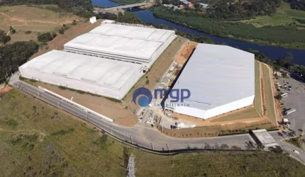 Galpão em Condomínio para Alugar em Santana de Parnaíba - 3.571 m²