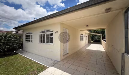 Casa com amplo terren a venda no bairro Boneca do Iguaçu em São José dos Pinhais.