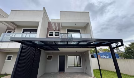 Triplex de alto padrão, mobiliado e localizado em condomínio fechado no bairro Uberaba.