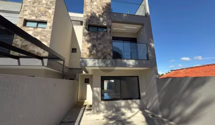 Sobrado com terreno espaçoso nos fundos para Venda no bairro Xaxim.