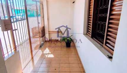 Locação, 3dorm, sendo 2 suítes, 4 vagas, no Monte Castelo.