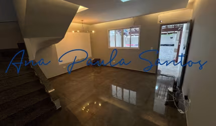 OPORTUNIDADE IMPERDÍVEL! Sobrado amplo de 3 dorms (1 suíte) com Quintal e Vista Livre a venda em Santos - SP