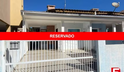 Casa com 3 quartos à venda na Rua João Horácio Vieira, 241, Mariluz, Itapoá por R$ 380.000