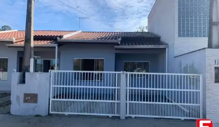 Casa com 2 quartos à venda na Rua Ouro Preto, Centro, Itapoá por R$ 270.000
