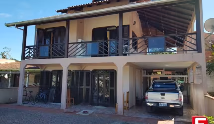 Casa com 3 quartos à venda na Rua Rio Azul, Princesa do Mar, Itapoá por R$ 650.000