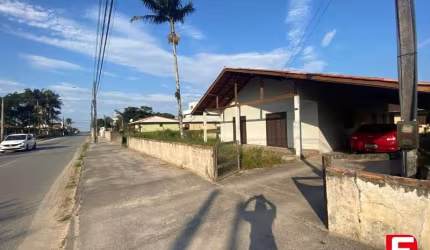 Casa com 6 quartos à venda na Rua Lodovico Noé Zagonel, 325, Centro, Itapoá, 282 m2 por R$ 700.000